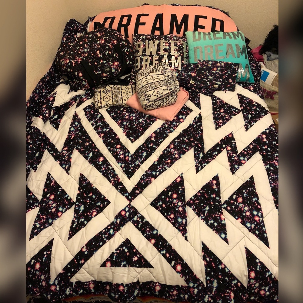 ❌SOLD Rare VS Pink Galaxy Queen bed set bedding